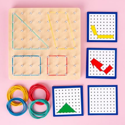 montessori-Platte mit Gummibändern models
