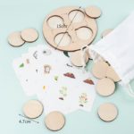 Eine Sammlung von Holzblöcken und eine Tasche Spiel der Evolution der Natur.