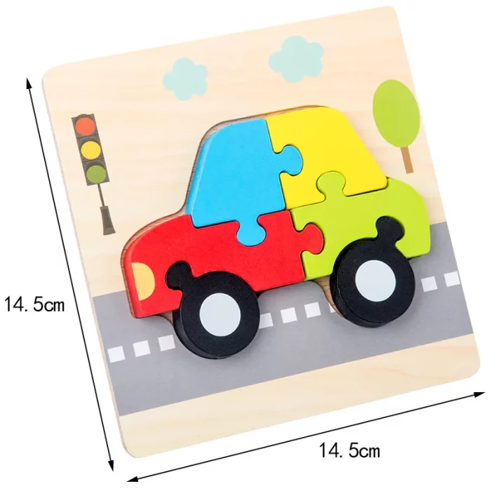 Ein Holzpuzzle mit einem Auto darauf.